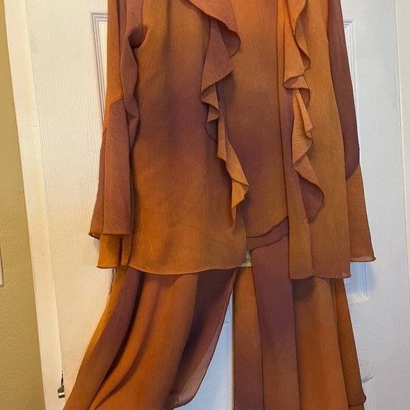 Collection by Connie, stunning flowing 3-piece ensemble, worn once for 2 hrs, S - Picture 3 of 7
